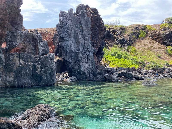 Đi Tàu Phú Qúy IsLand về ngắm hồ bơi giữa biển tại Bãi Nhỏ - Gành Hang - Phú Qúy
